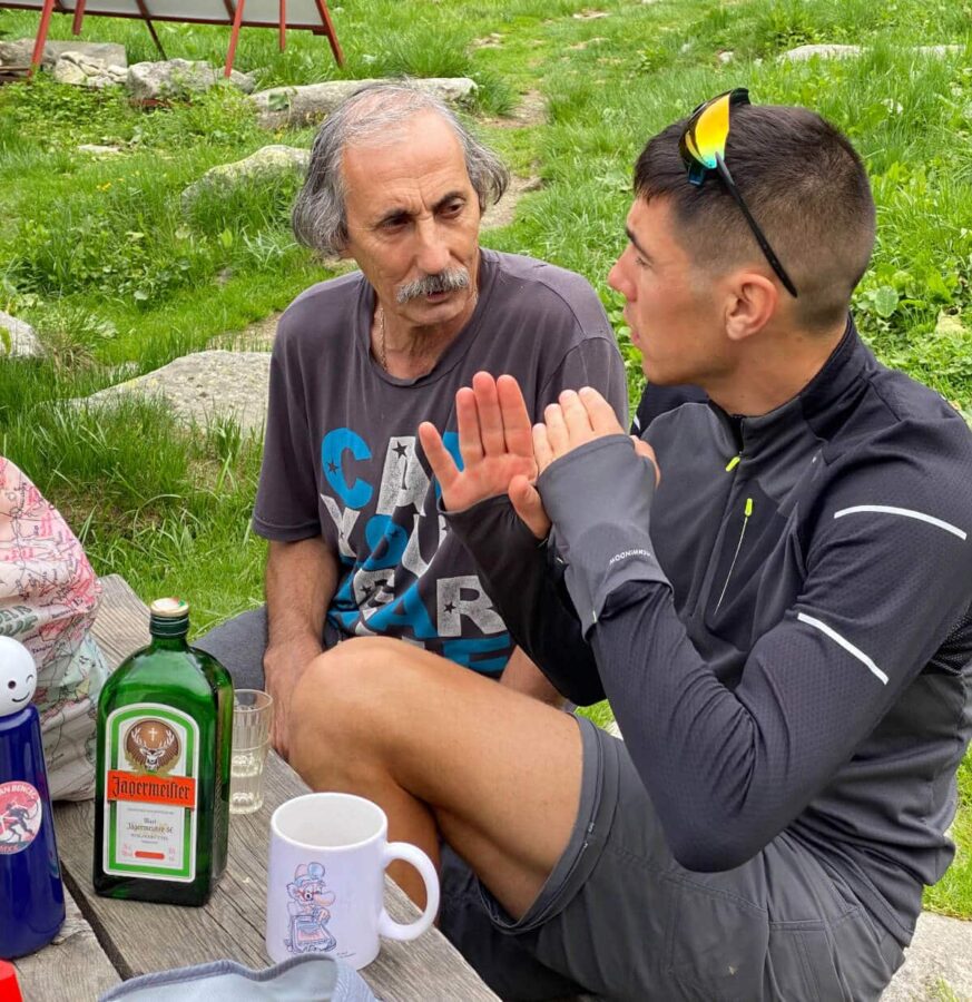 Guys talk in Romanian about the Retezat National Park