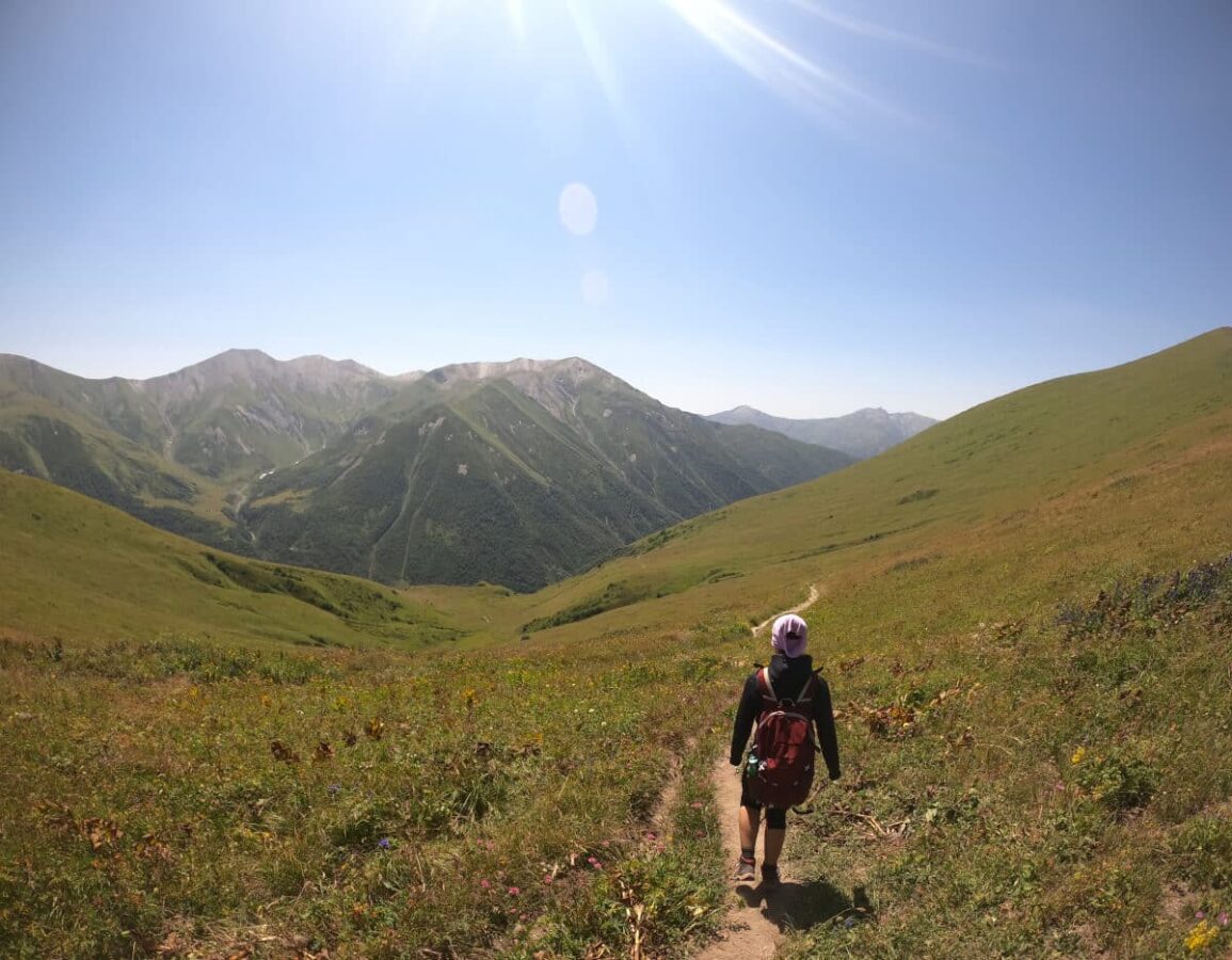 Hiking downhill towards Iprari