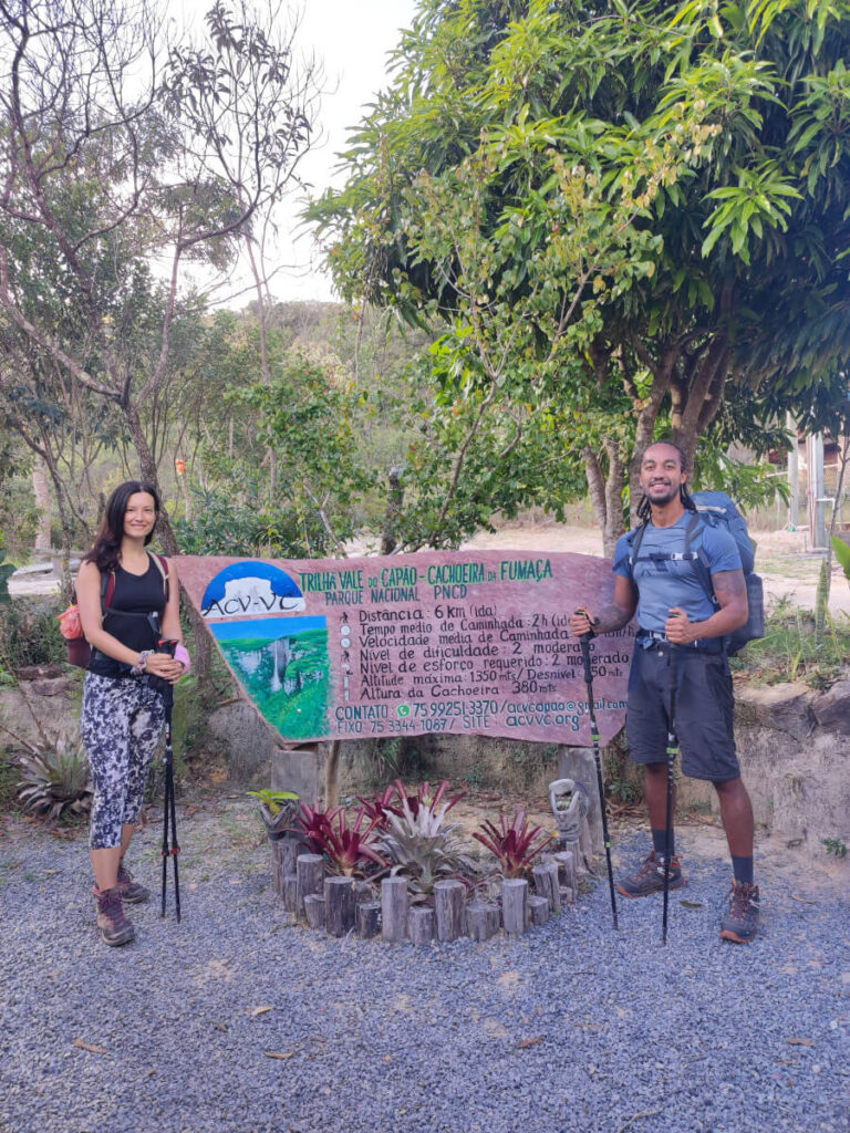 Couple at the beginning of the trail leading to the Fumaca waterfall