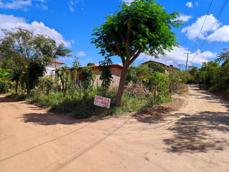 Intersection on the road leading to Rodas and Rio Preto in Chapada Diamantina