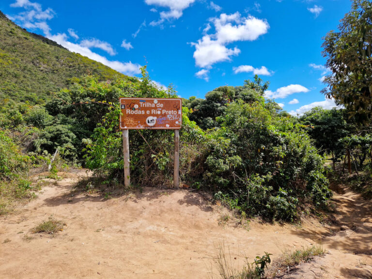 Official sign of the Rio and Rodas trail