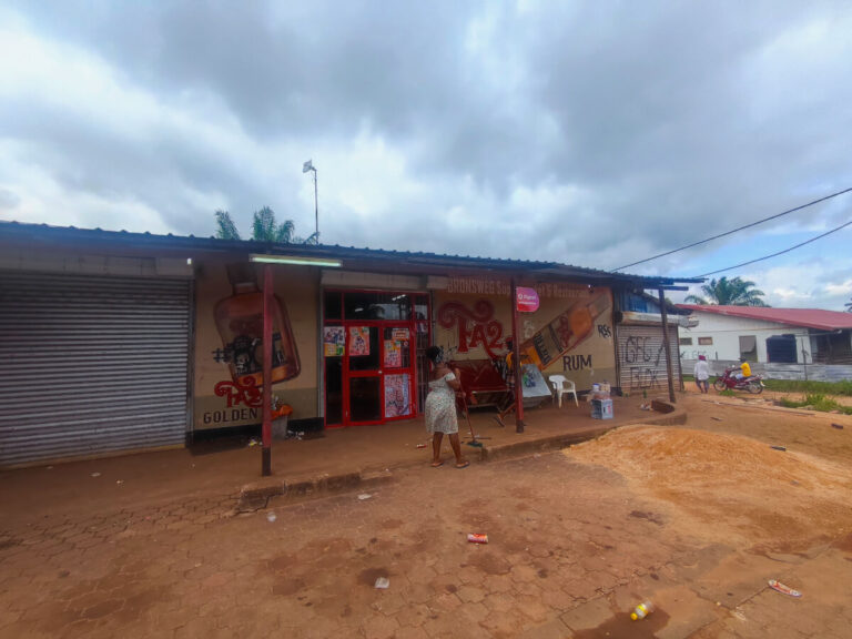 Mini market in Brownsweg in Suriname