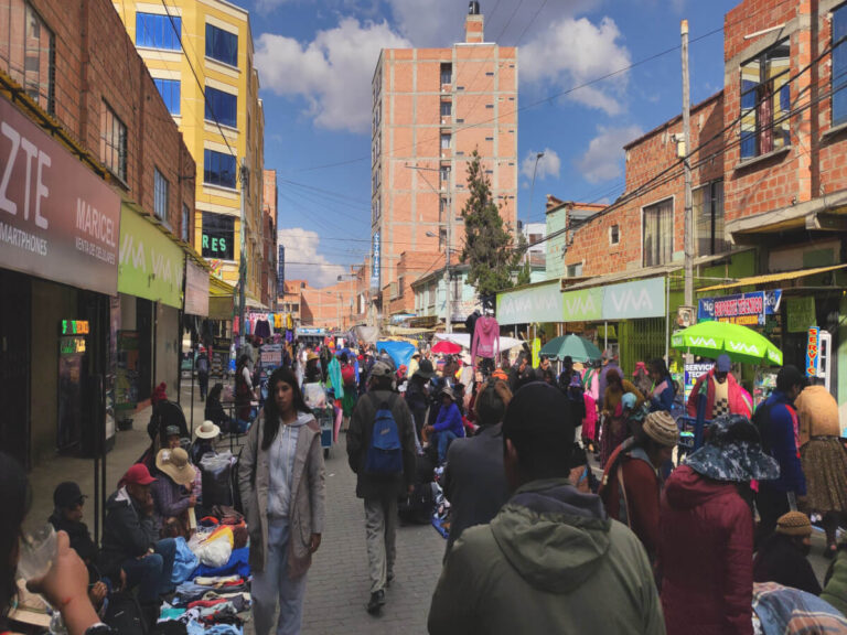 Open market in El Alto, La Paz