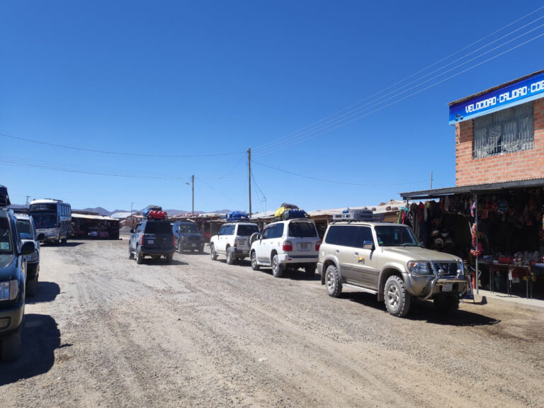 Minivans of tour agencies from Chile and Bolivia