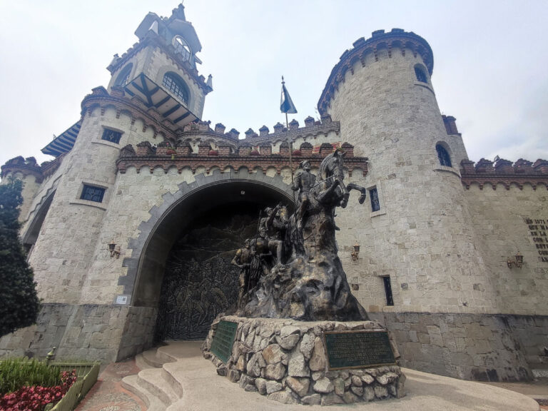 Puerta de la Ciudad in Loja, Ecuador